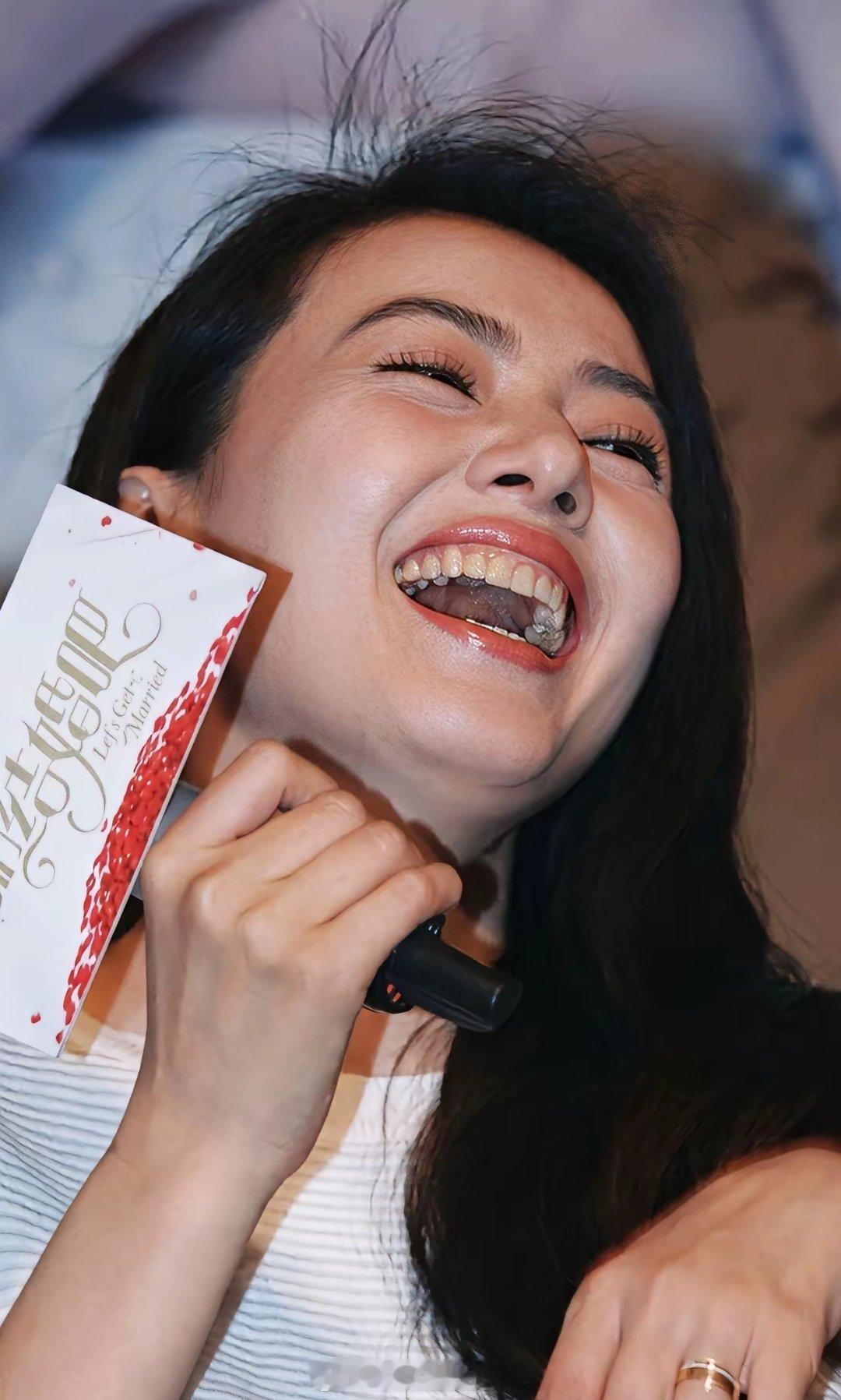 现在演员都做烤瓷牙，高圆圆还是一口真牙 