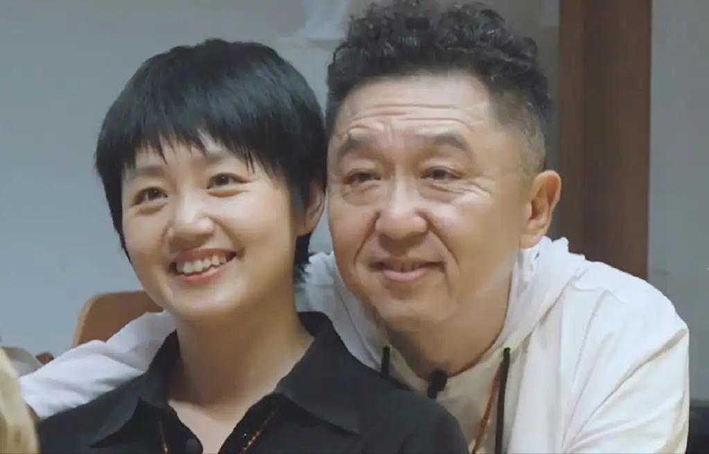 1998年，29岁、一穷二白的于谦爱上了19岁的白慧明。白父说:“我女儿不能找个