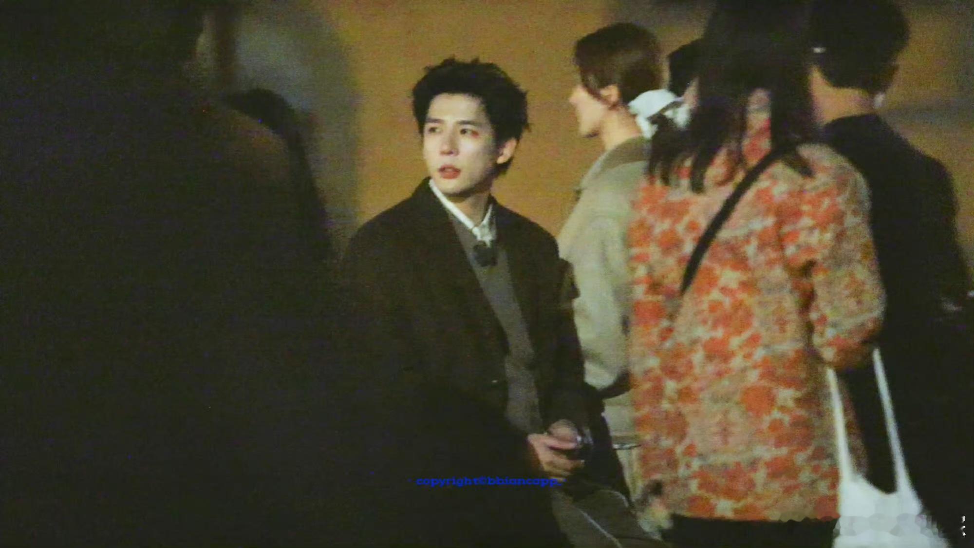 老王哥王安宇现在就出发这是在拍旅行综艺还是模特走秀！氛围感拉满！ ​​​