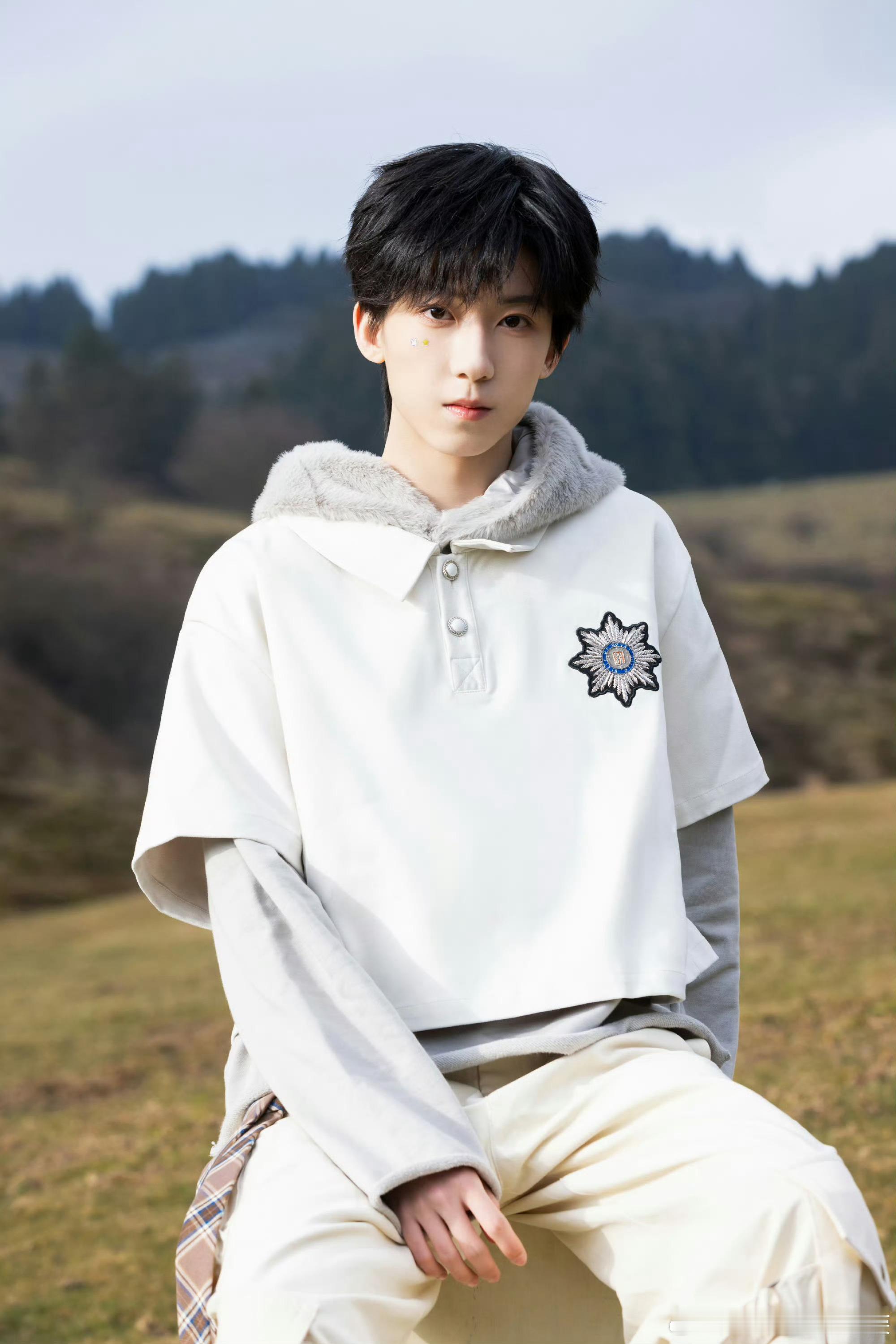 TF四代新歌 《适合不适合 》MV单人海报，你Pick谁？杨博文 张桂源 陈奕恒