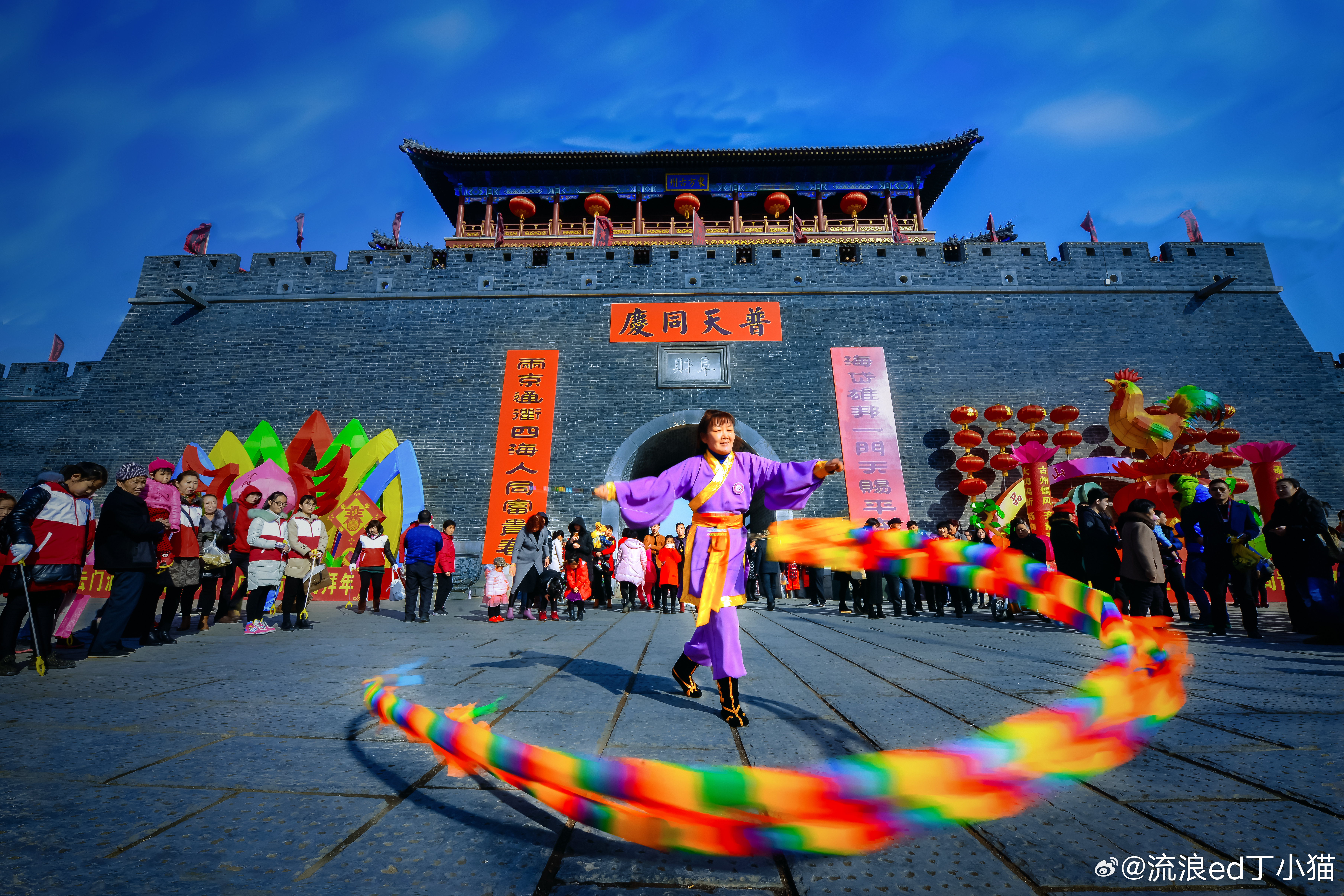 十一假期去哪儿玩？我真心建议来一趟潍坊“齐鲁天路”，如一条丝带蜿蜒于山峦之间，串