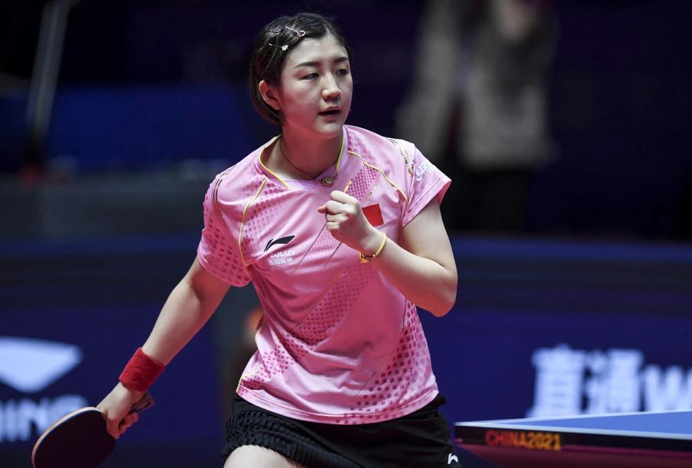 这才是闷声干大事，
陈梦又为国乒培养出来一位世界冠军，
15岁的姜依依，
以8天