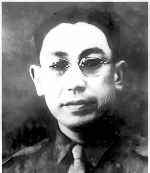 郭汝瑰起义后才知道，和他共事多年的那位副官，其实从来没有真正效忠过任何一方，他在