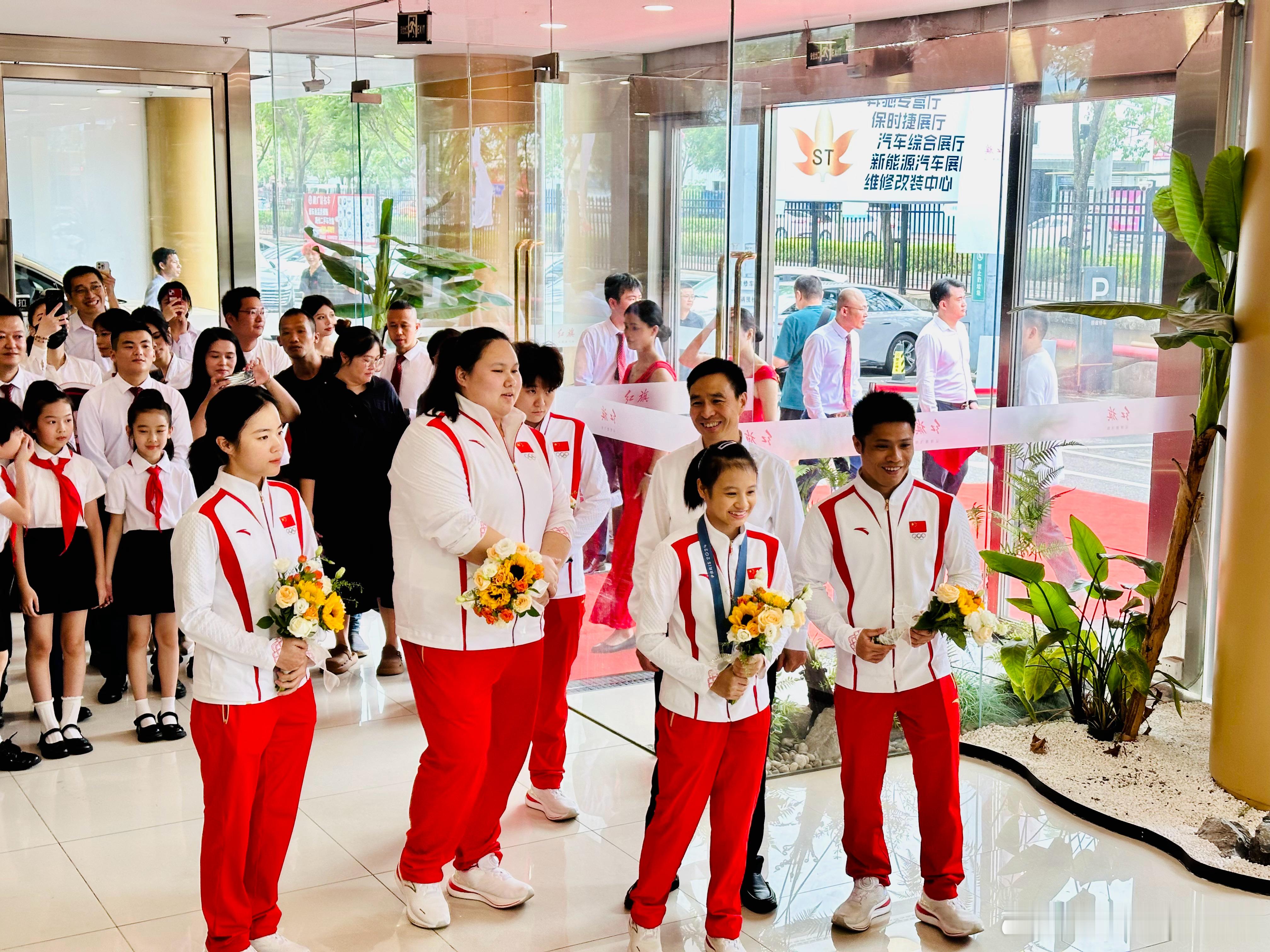 早～[色]冠军们～这套车模一定要搞一套，帅#2024年巴黎奥运会##红旗汽车# 