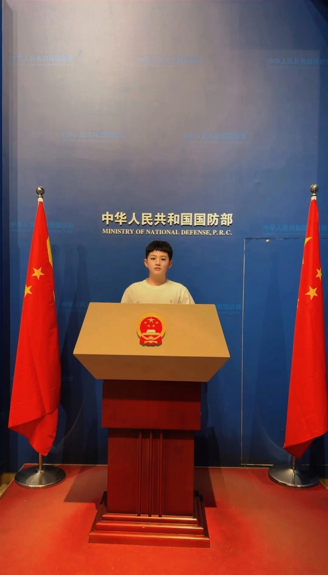 带少年感受祖国的强大