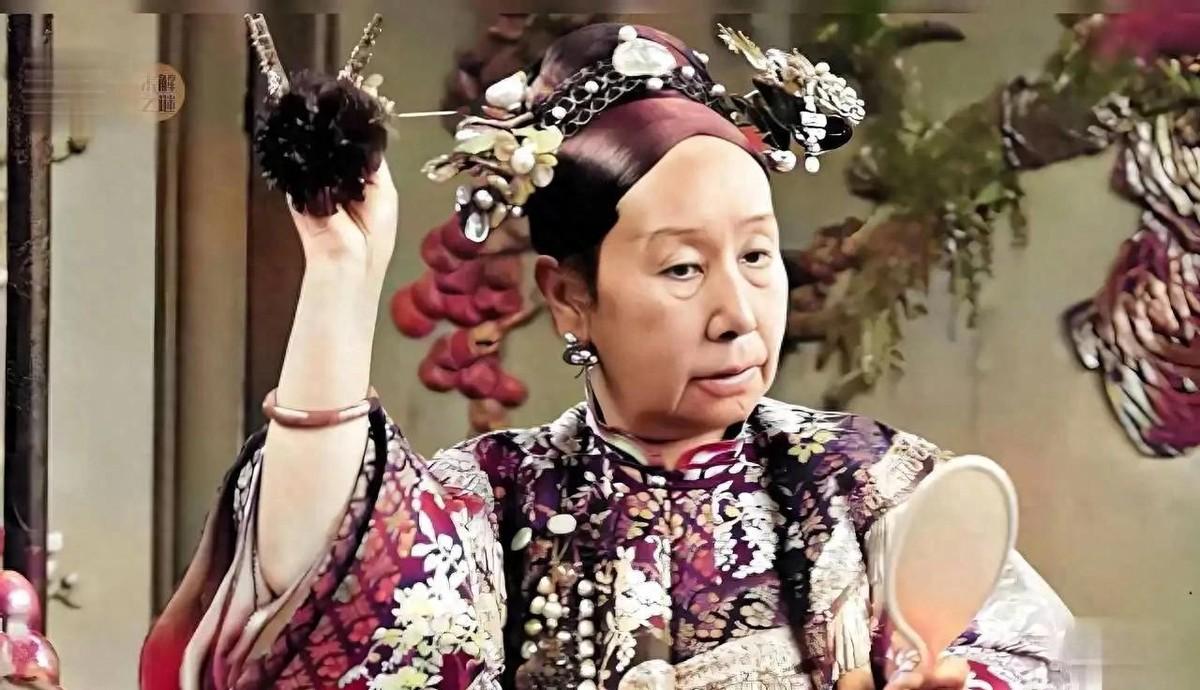 1909年荷兰人镜头下的慈禧太后葬礼场面，官员跪拜致哀，仪式极尽奢华不逊帝王！