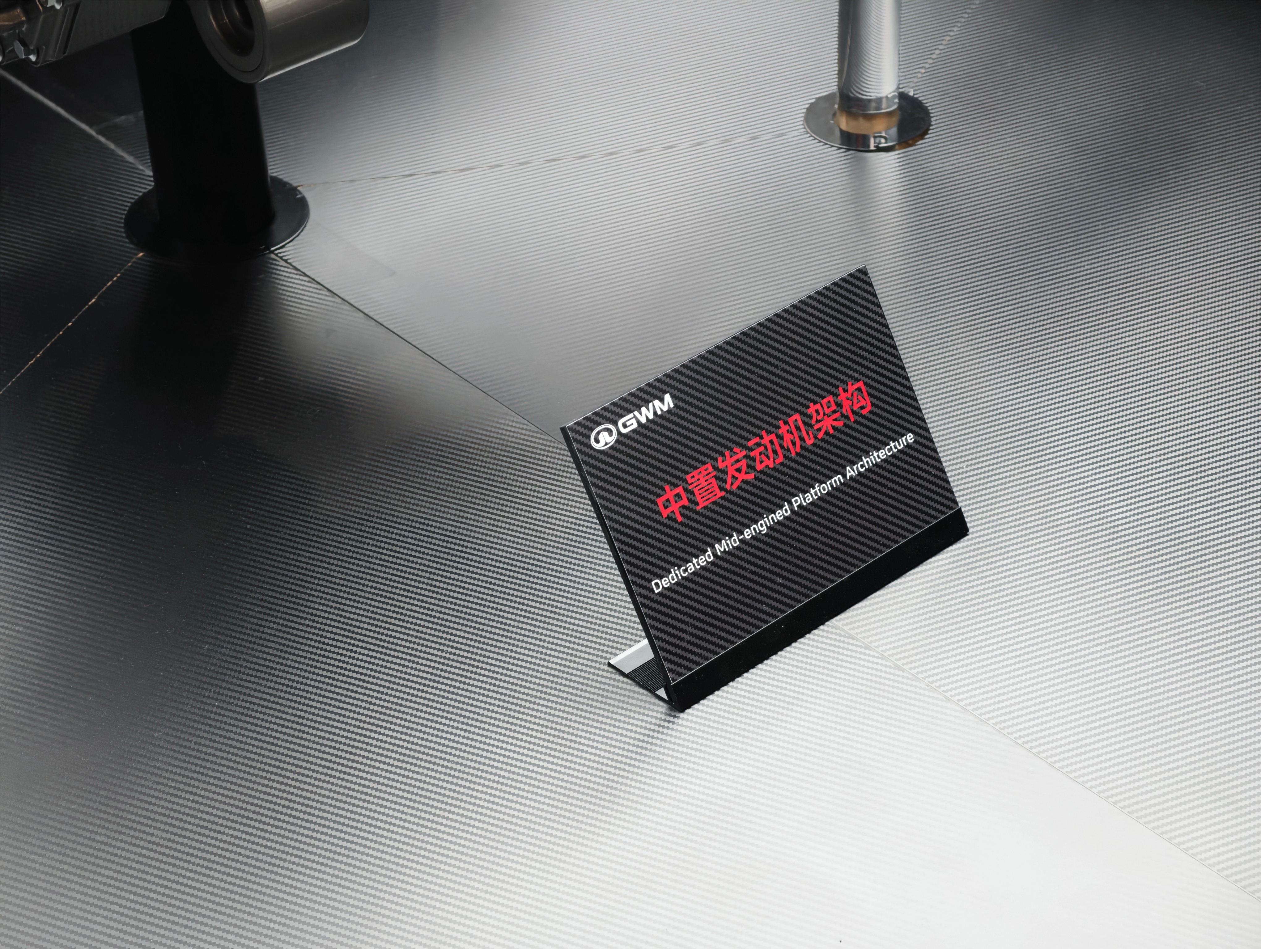 长城中置V8混动超跑！从架构来看，类似法拉利SF90，和之前魏总开90去机场也呼