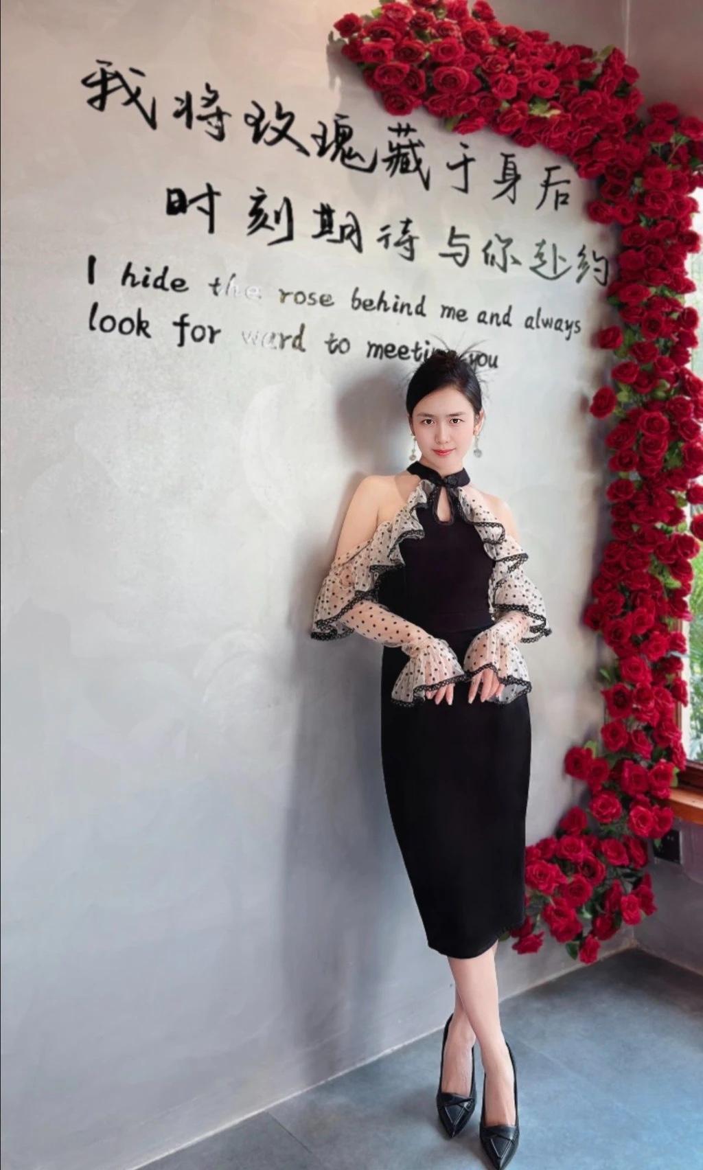 美女眼神有点凶