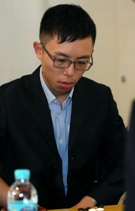靠运气十实力~打进决赛的赖均铺



中国台北小将赖均辅国手山脉杯一靠运气，二靠