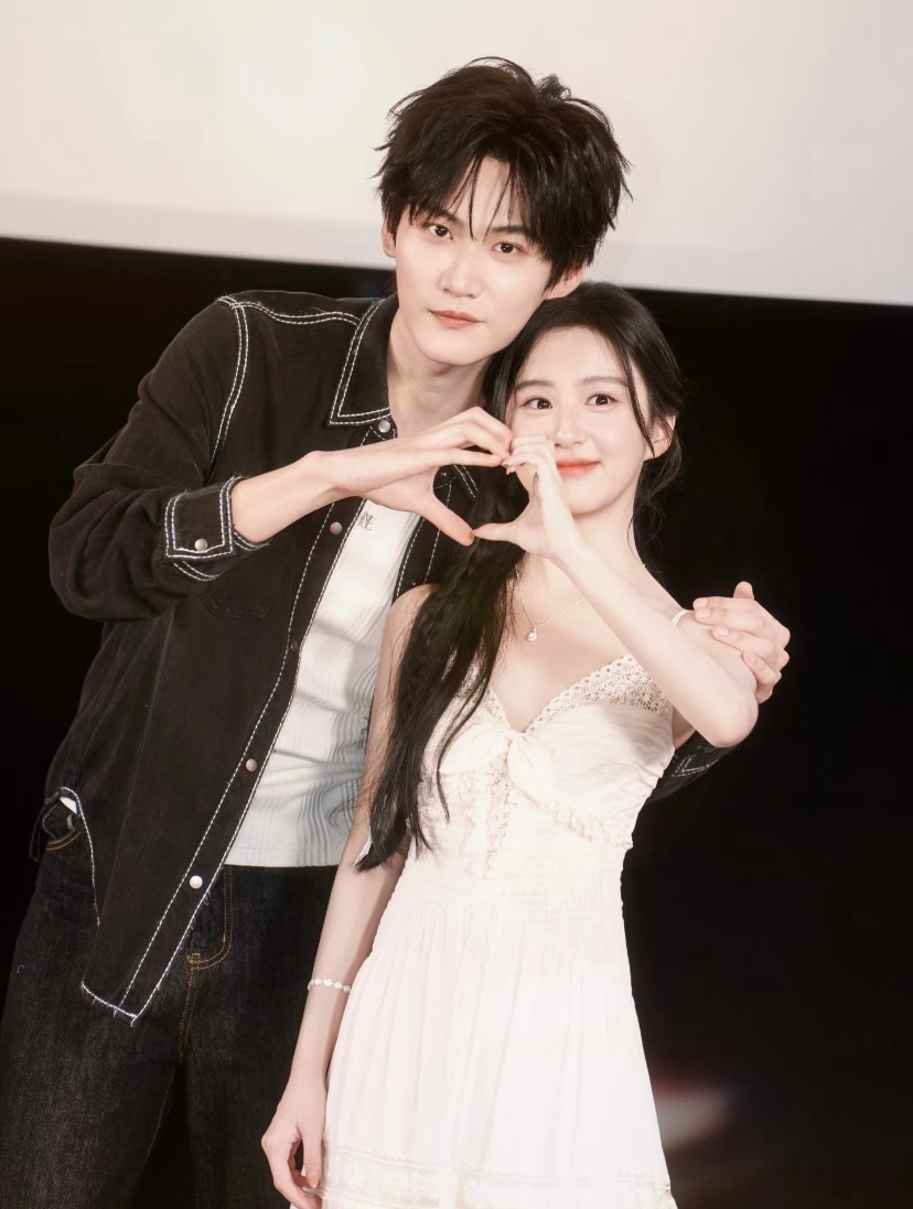 包上恩真没必要尬黑《炽夏》  少男少女谈恋爱好美味🤤 他俩真的好配啊，好喜欢啊