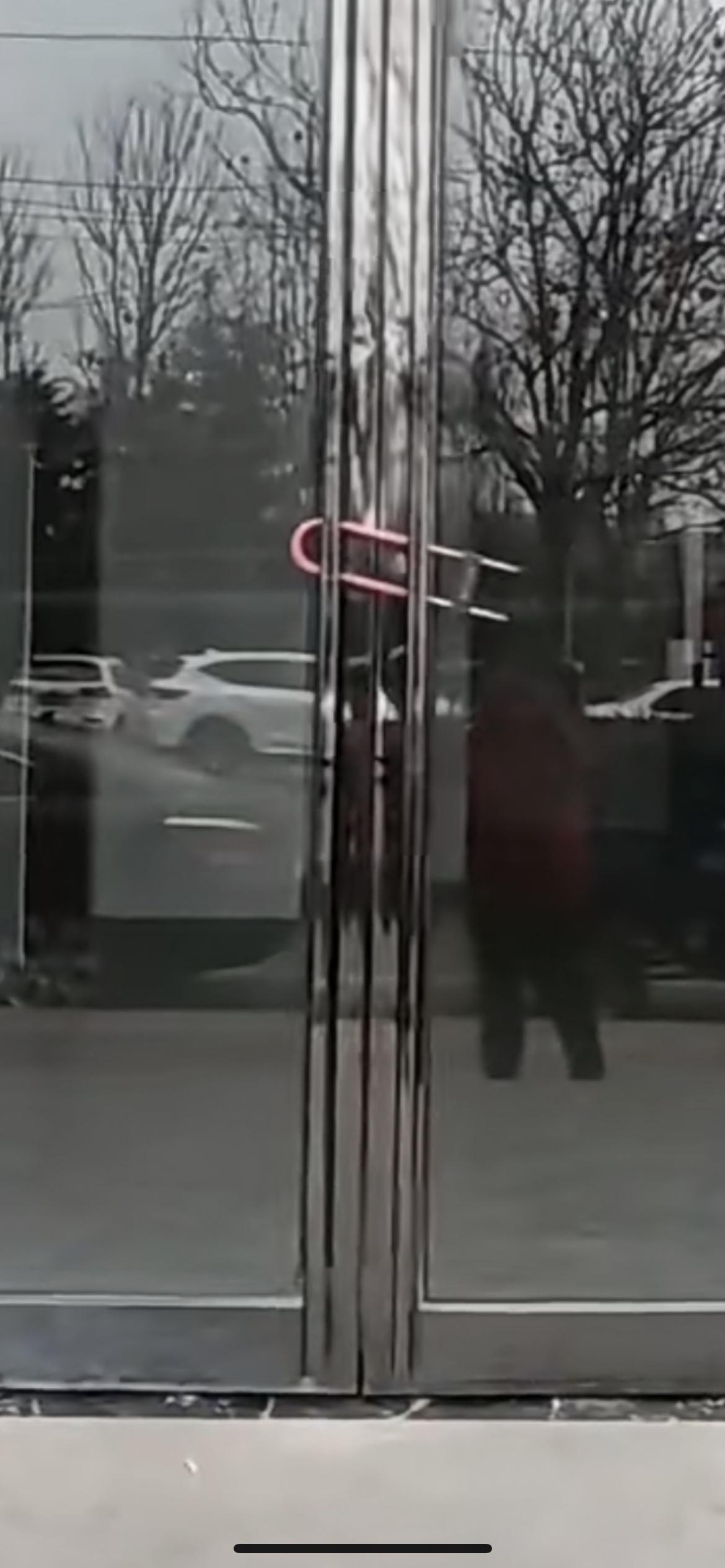 当地回应公厕上锁无法使用 ！市民吐槽公厕上锁无法使用 ，当地：因为环卫工已经下班