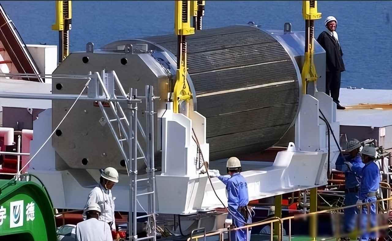 日本核讨论升温，政客公开喊话拥核，长崎幸存者当场发怒

2025年10月，特朗普