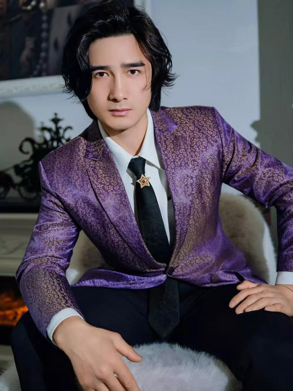 演员这一古老行业终将退出历史舞台。
现在科技虽发达，AI 表演也崭露头角，但演员