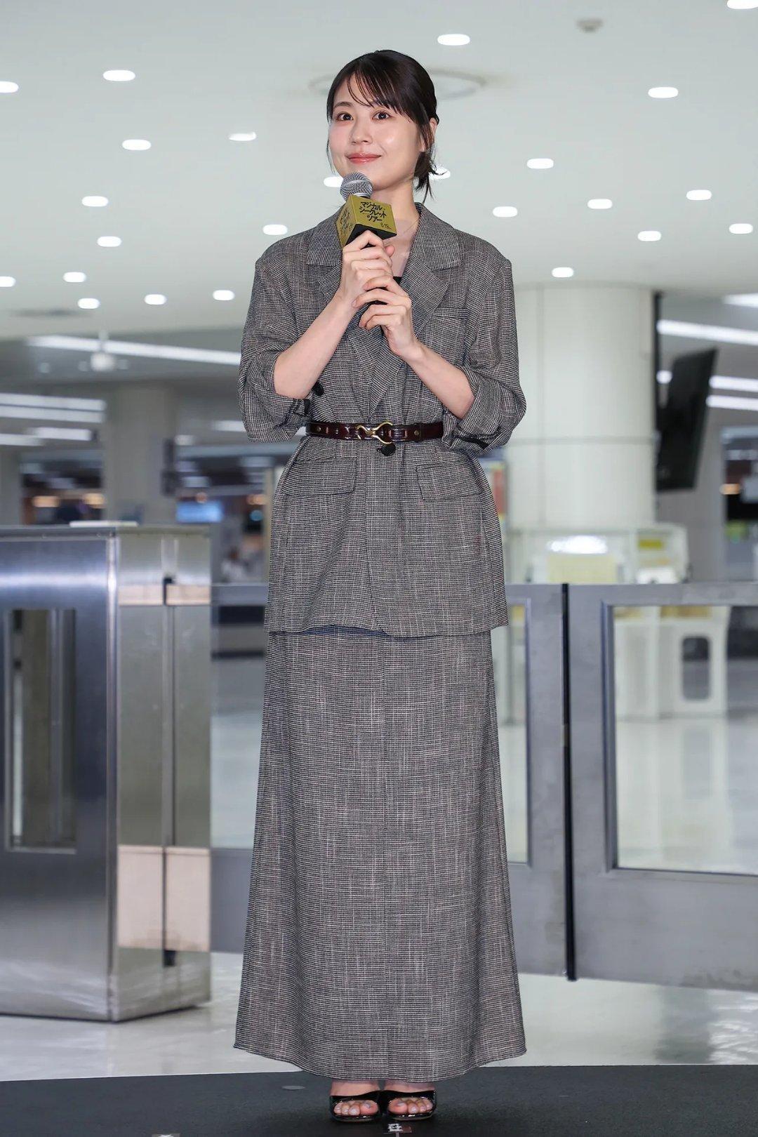 日娱新闻有村架纯 演员有村架纯于5月25日在东京羽田机场第3航站楼海关区域举行的