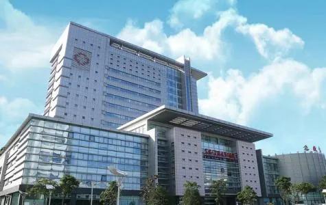 贪污金额巨大的院长和医生应该判处死刑，他们不仅仅是贪污，在其位不谋其职，无疑是杀