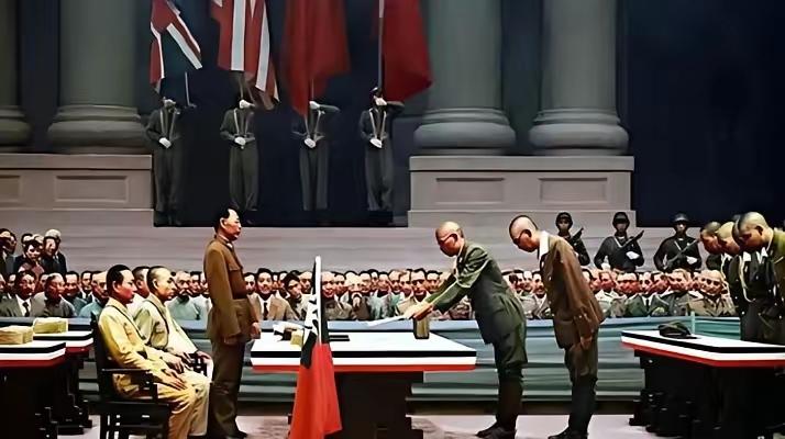 在日本有一句心照不宣的话：
“打美国输了，要吃蘑菇弹；打俄罗斯输了，要去西伯利亚