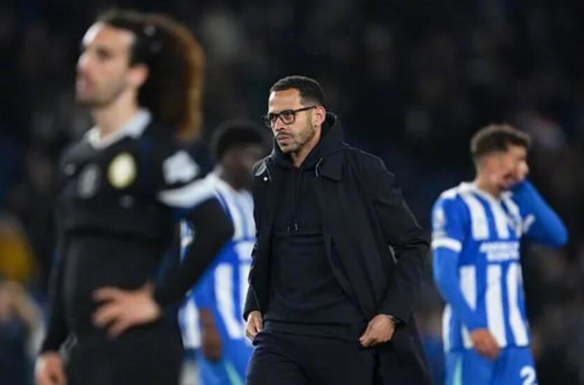 每日邮报著名记者Mike Keegan的独家报道，切尔西更衣室的部分球员对利亚姆