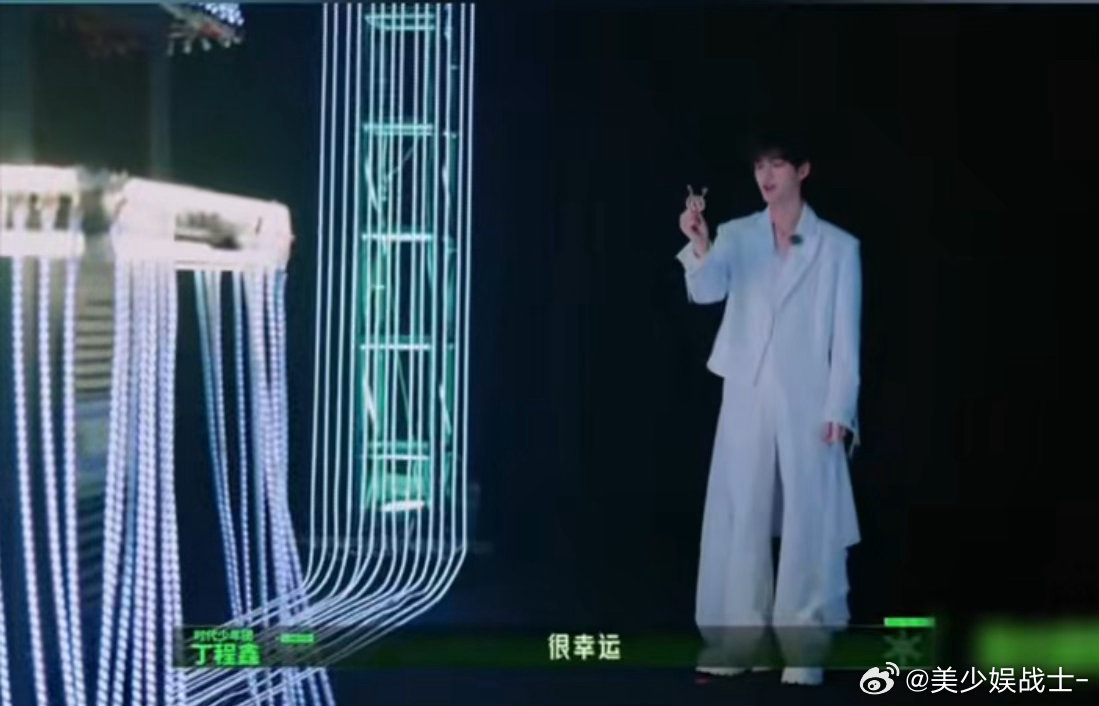 丁程鑫哪怕5秒也很需要丁程鑫对自己的胆量是有清晰认知的 别人拿技能卡想的是怎么赢