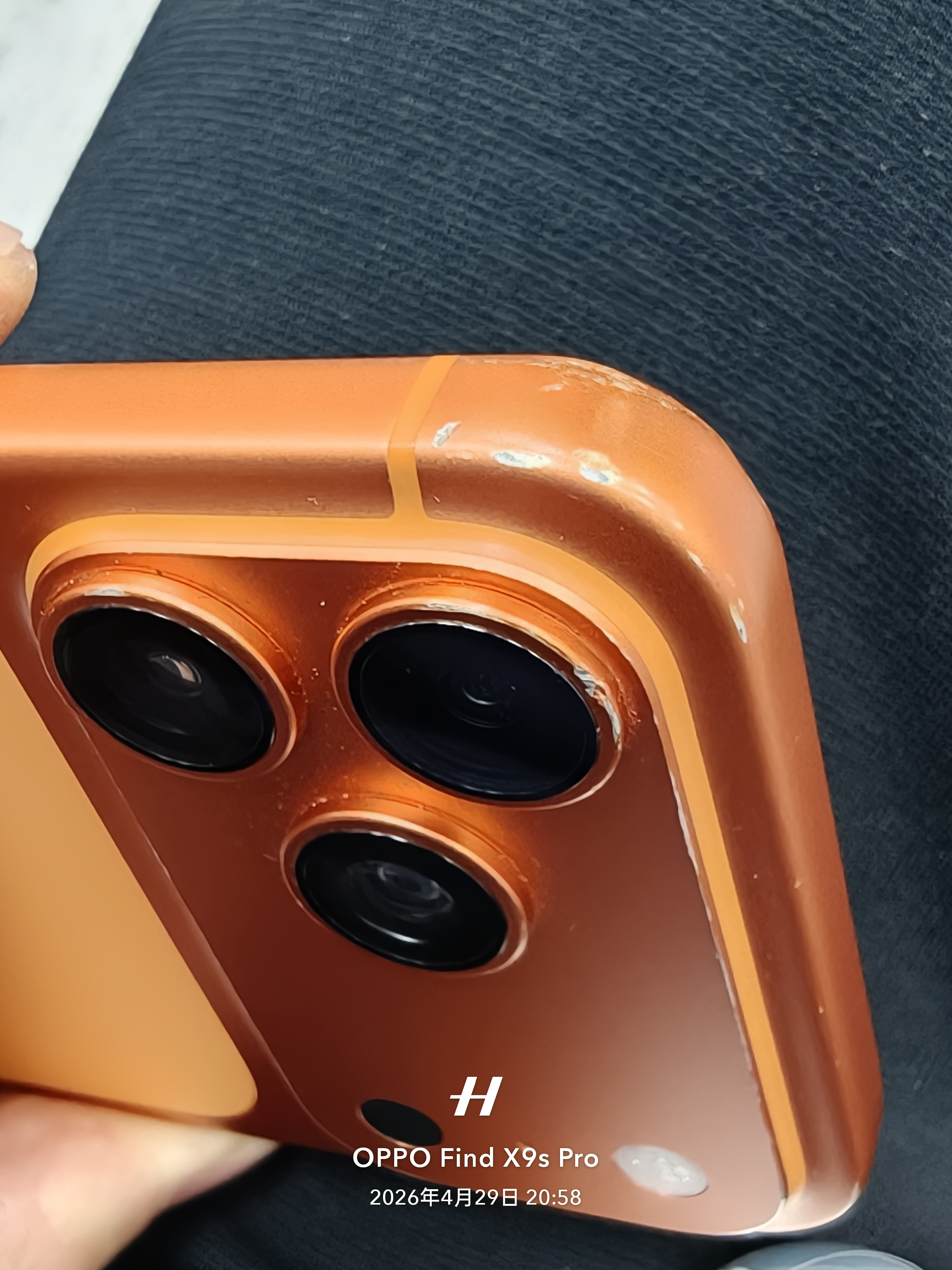 我手机不套壳不贴膜，但是我给耳机套了壳，这是什么心理？有没有和我一样的？