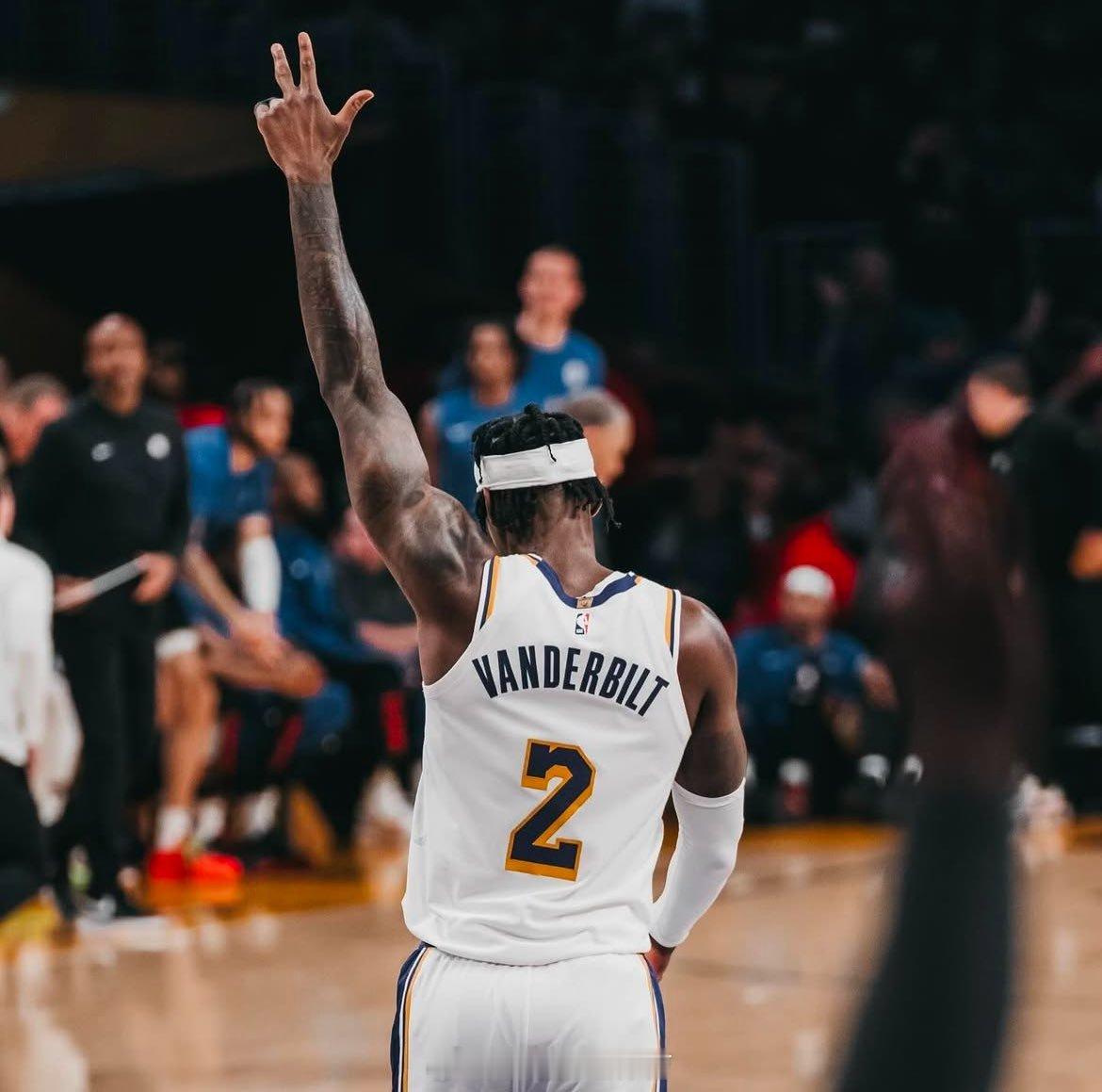 🏀湖人主教练雷迪克称：范德比尔特的回归倒计时开始！⏰Jarred Vander