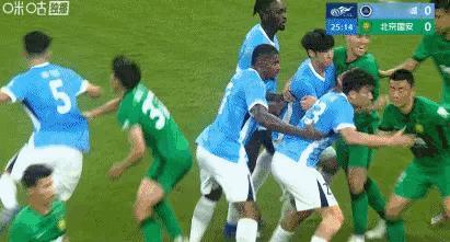 北京国安北京国安中超联赛 冲撞门将 进球无效 