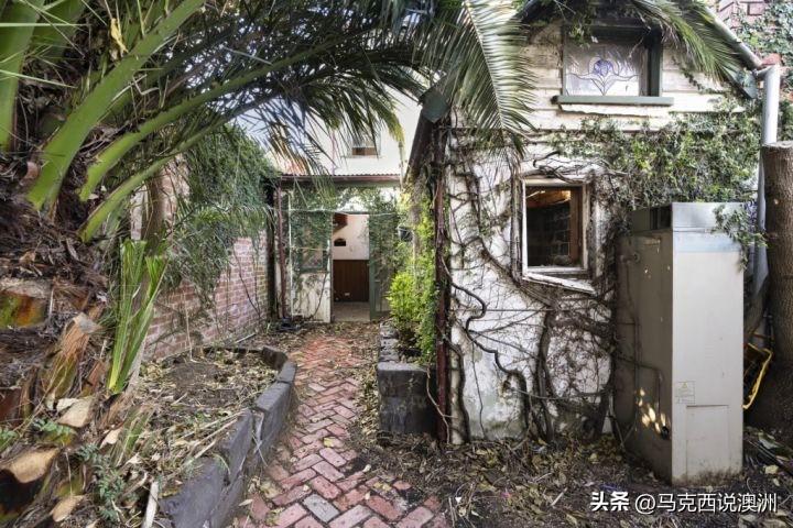 墨尔本破屋没法住人还卖出$116万！拍卖现场被“挤爆”

墨尔本楼市持续低迷，上