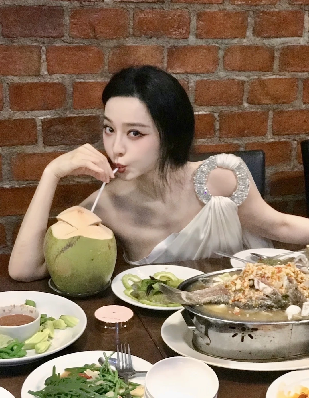 想象自己喝椰子🥥be like