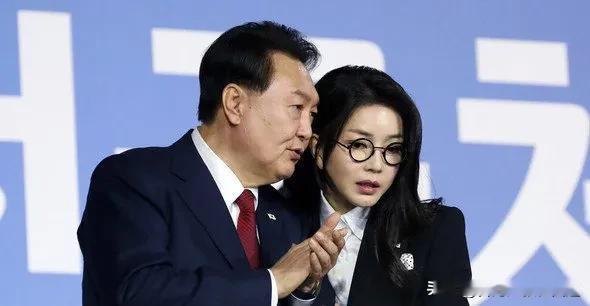 韩国政坛大瓜！前总统夫妇同陷牢狱之灾，金建希低头认错还是另有隐情？金建希案 韩国