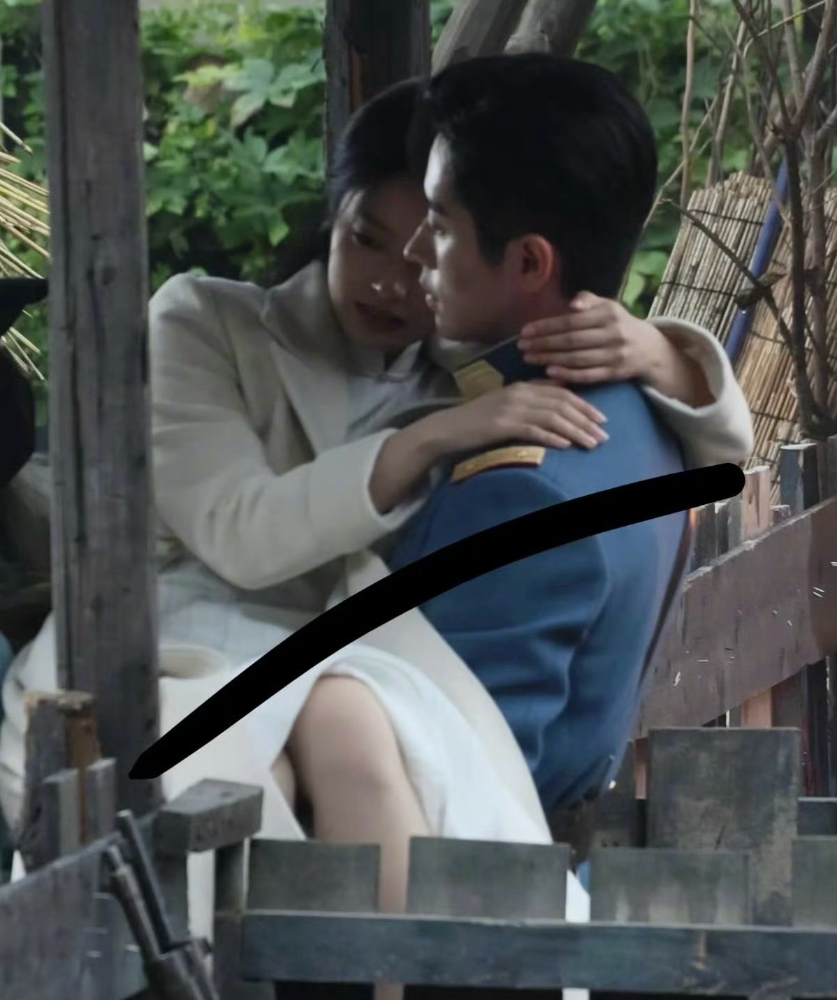 丞磊在《玉簟秋》公主抱徐若晗路透！