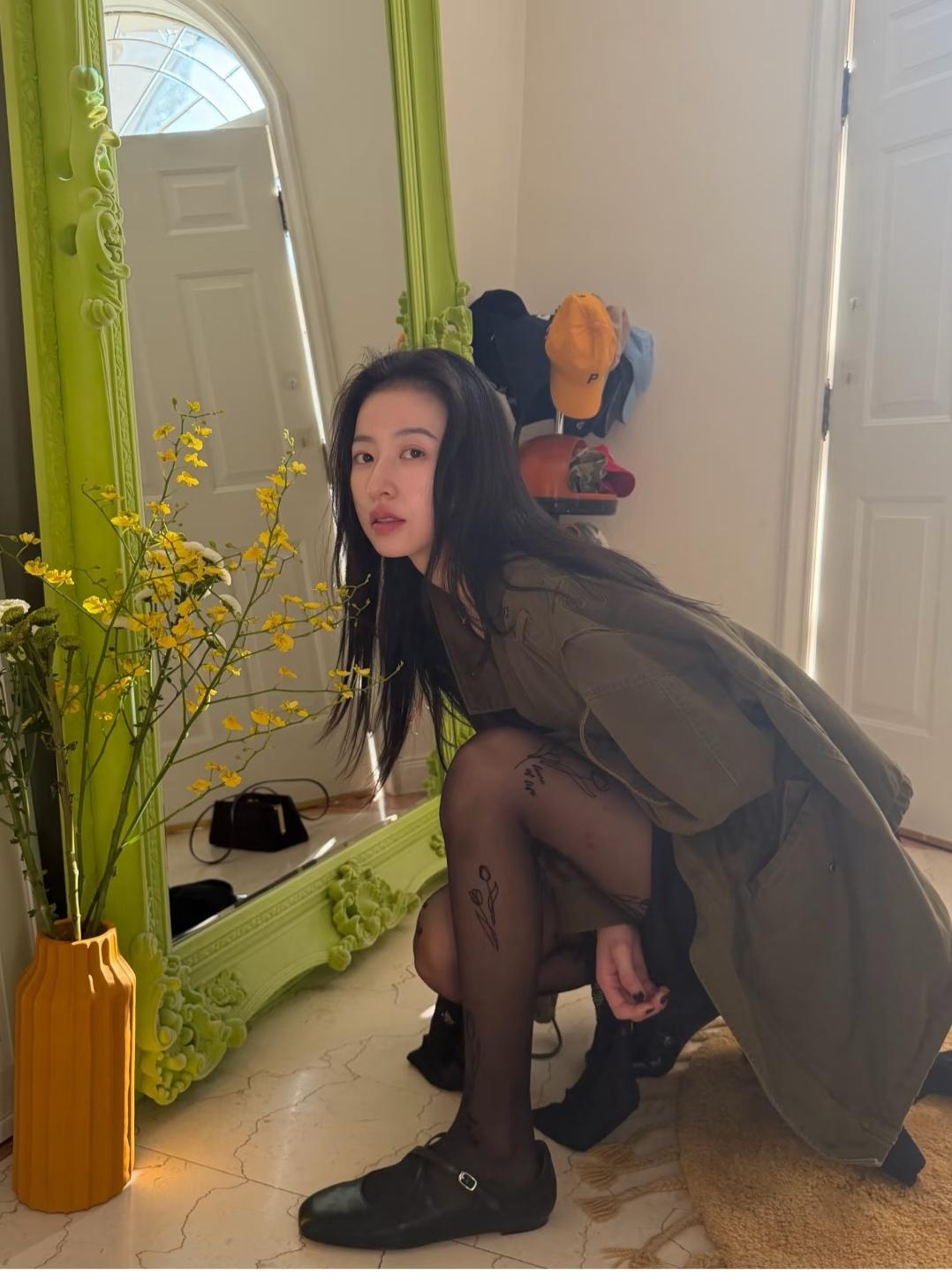 周雨彤，这鞋子看着得40码。