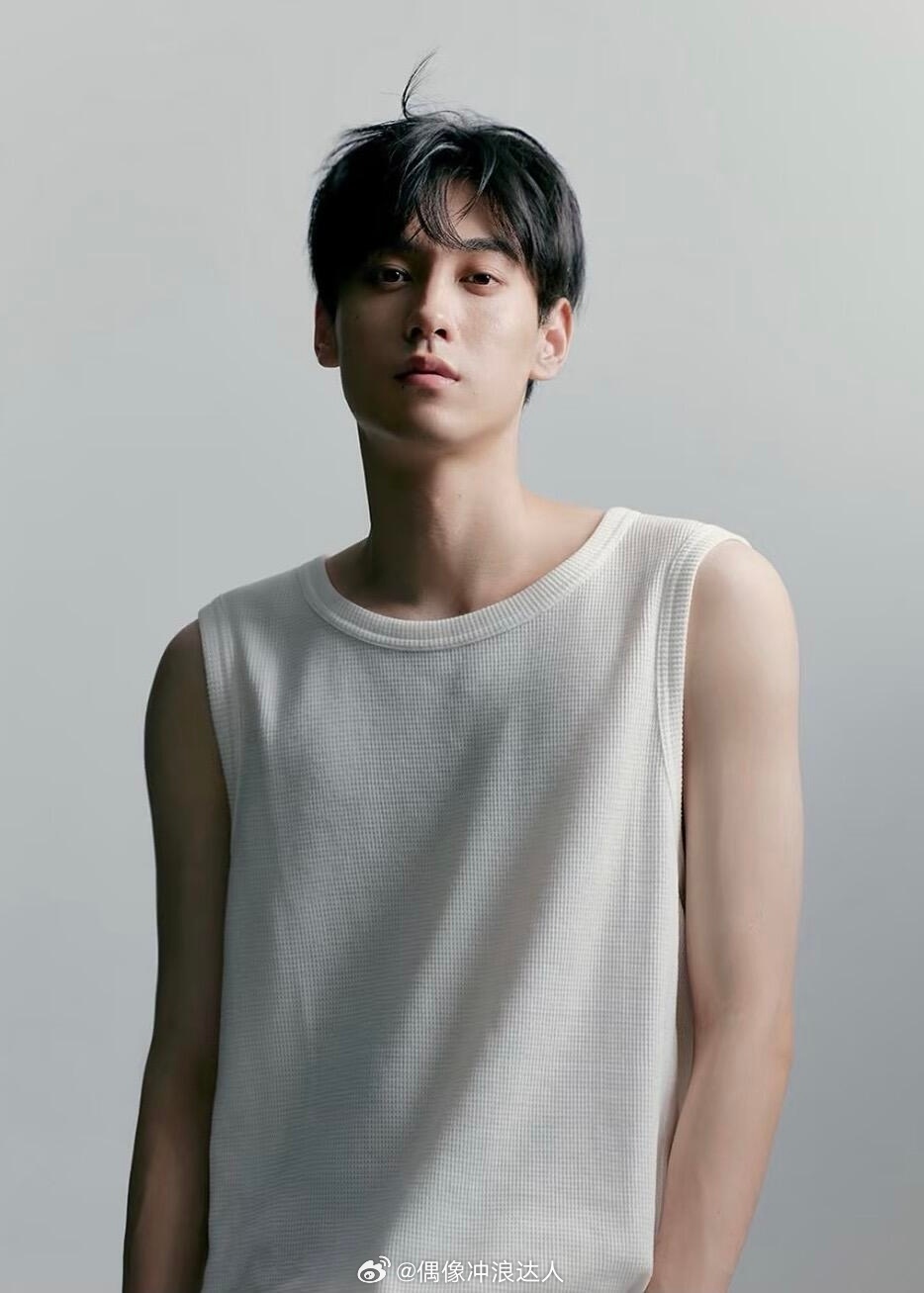 田栩宁工作室告了九成美。。粉丝头像 嫂子拍的田栩宁 白背心