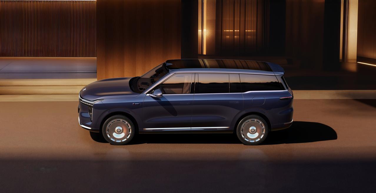 最近试驾了新上市的智己LS9，不得不说，这台上汽旗舰大六座SUV彻底打破了我对“