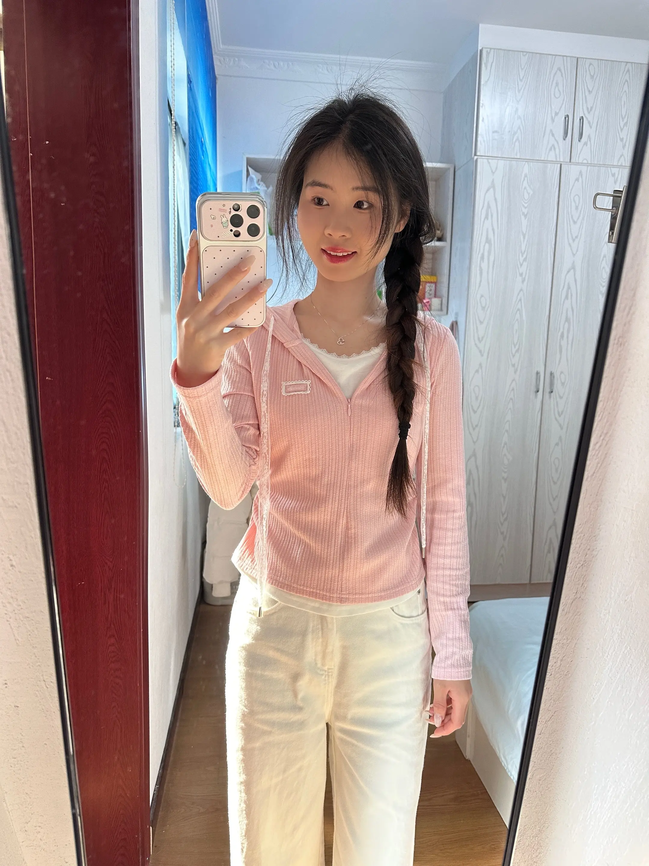 想找个男朋友，今年一起进厂，我做文员，你做流水线，我工资三干，你工资五...