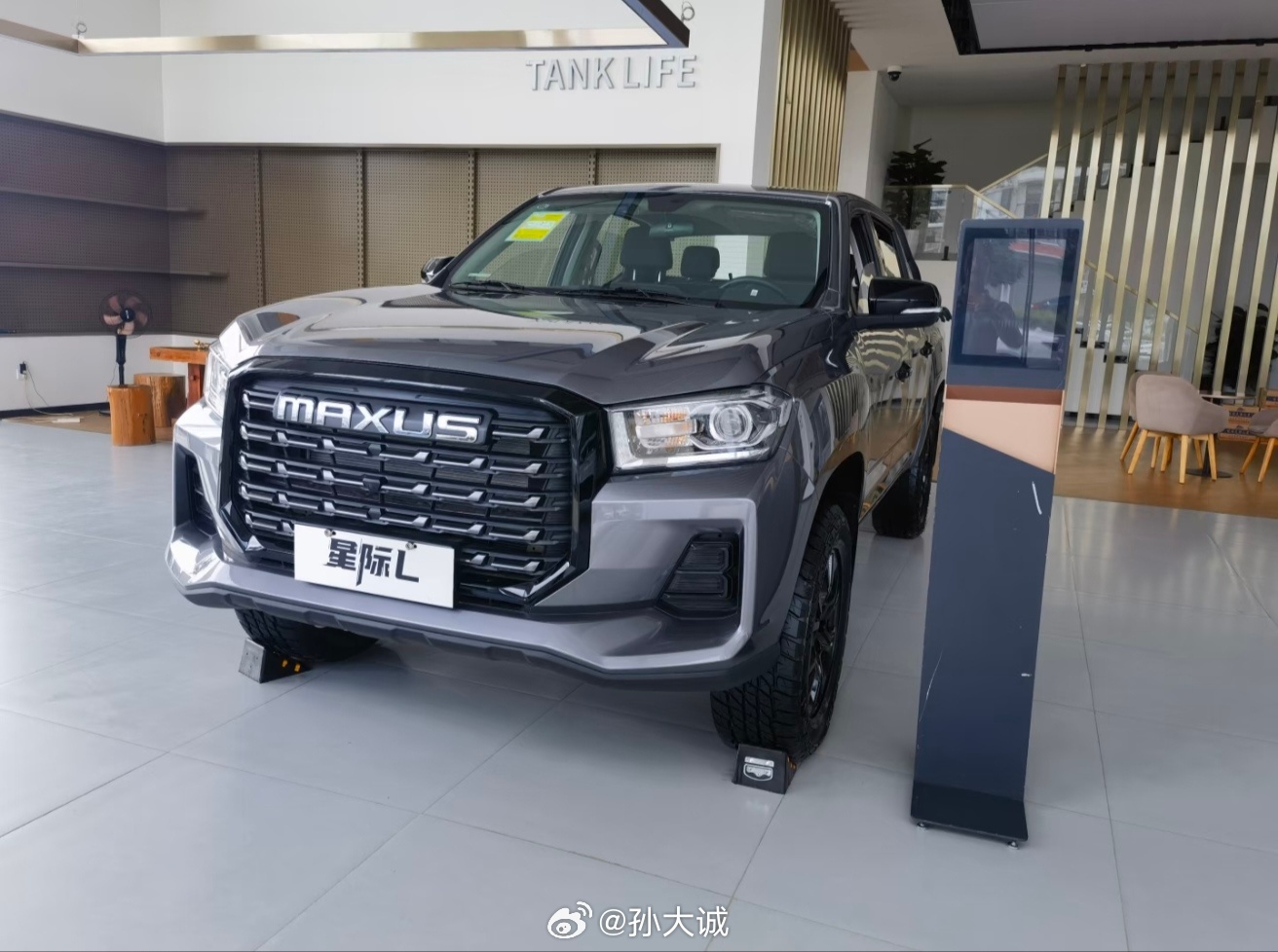 全新星际 L搭载上汽π Plus 2.5T柴油发动机，最大功率达165kW，峰值