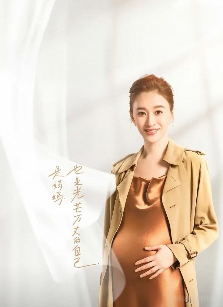 浪姐爆火后转战荧屏
50岁的李小冉携大剧来袭
无孩的她这次领衔挑战职场妈妈
马上