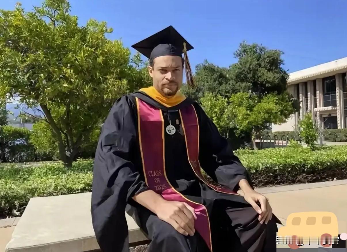 白宫记者协会晚宴安检区发生交火与枪击，宴会厅内未直接遭枪击，嫌犯科尔·托马斯·艾