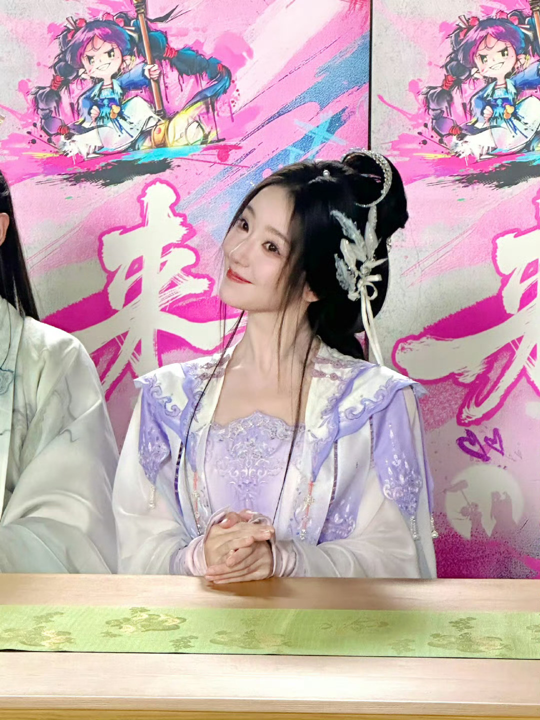 肖燕这次物料来的这么及时啊燕燕笑得甜甜滴怎么嘟嘴嘟的那么可爱😽😽😽 