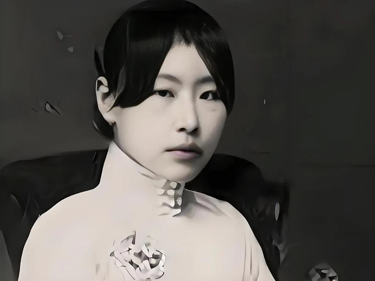 被骂“不下蛋”的女人，凭啥让全广东叫她“夫人”？
 
一个被婆家扫地出门、骂作“