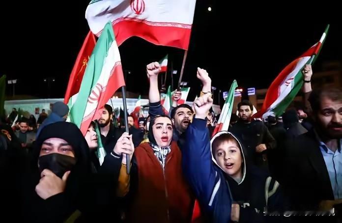 和平是靠实力打出来的，和谈那只是最后的环节！伊朗人民开始庆祝胜利时还是要多加小心