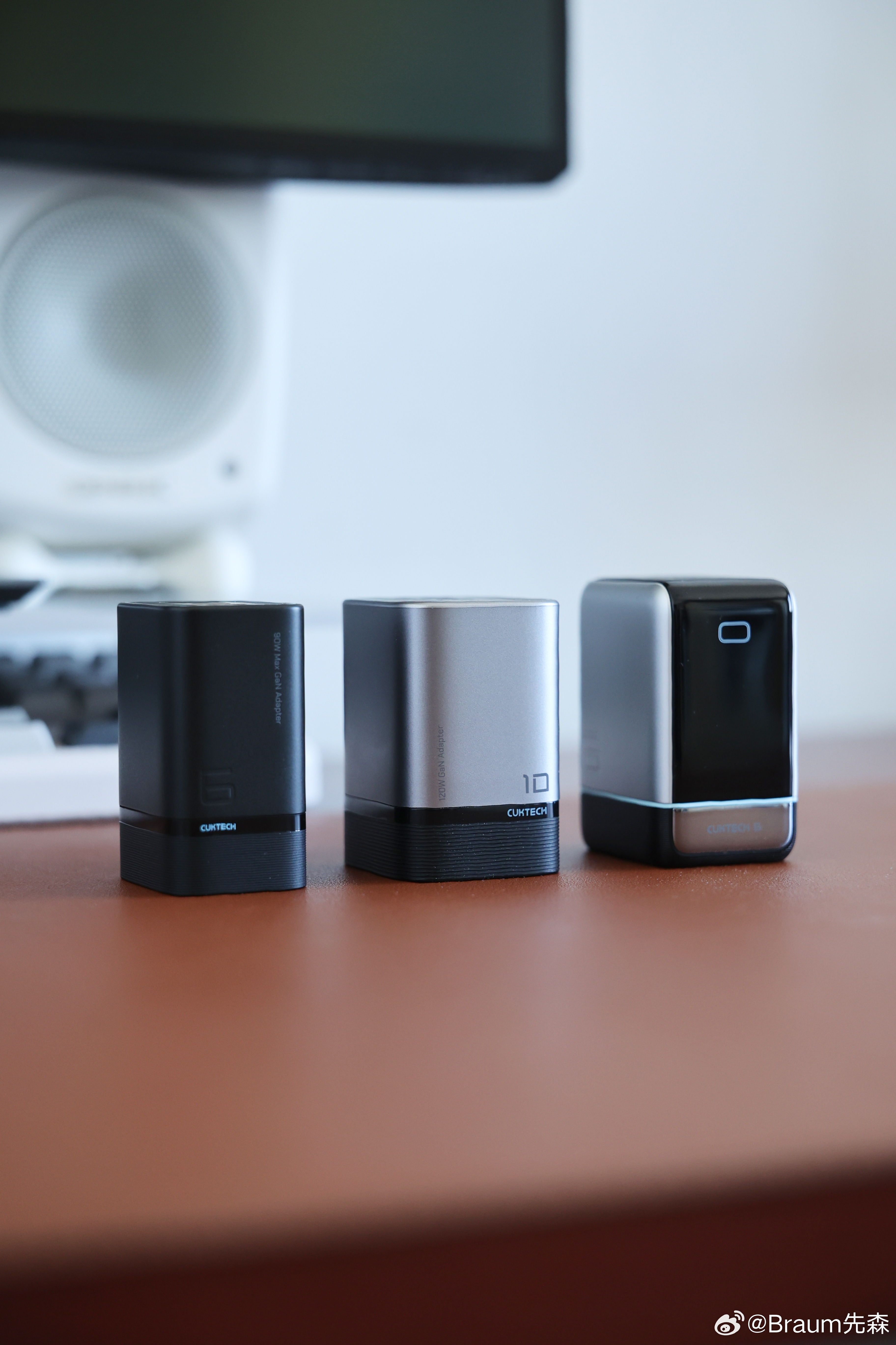 又到了展示新充电头的时间酷态科新玩具，带屏幕的6号屏显充Ultra。不知道从哪来