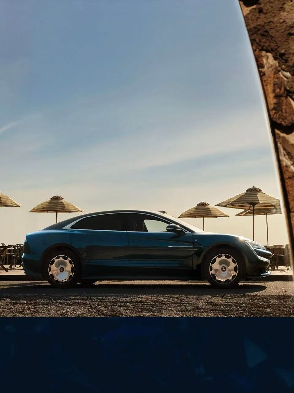 仰望U7上新的配色了叫做星河蓝，轮毂也上新了颜值又提升不少啊广州车展上。 