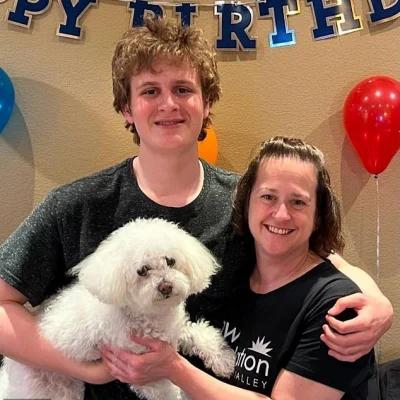 AI问诊 这位19岁的年轻人刚刚高中毕业，在大学攻读心理学专业，直到他开始使用人