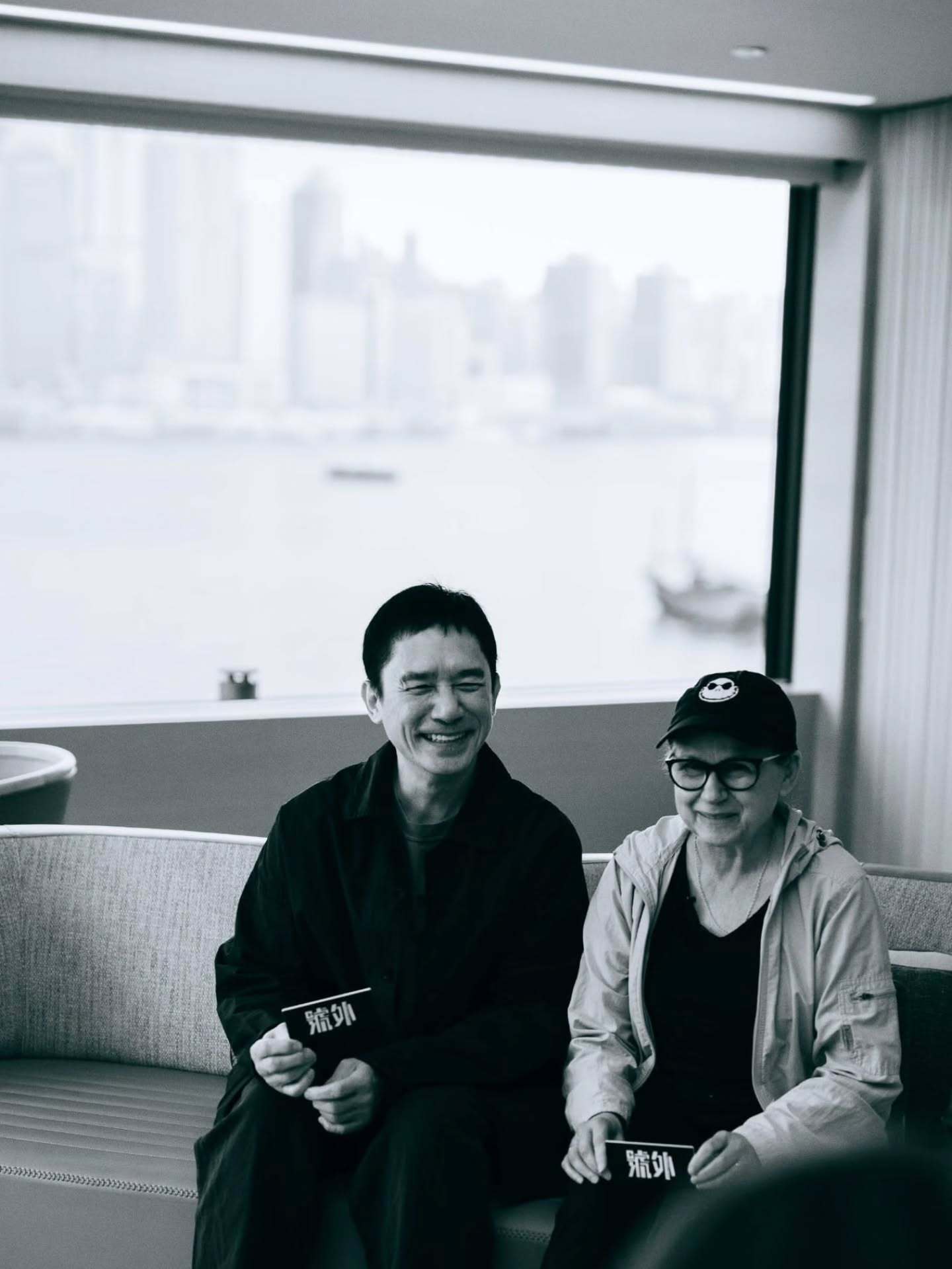 《寂静的朋友》宣传活动中，表情有点萌的梁朝伟。cr 香港摄影师Leetszwah