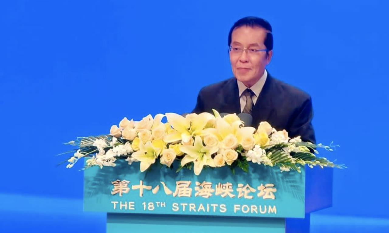 海峡两岸论坛今（13）日开幕，中国国民党由副主席张荣恭率团参加。

张荣恭在致辞