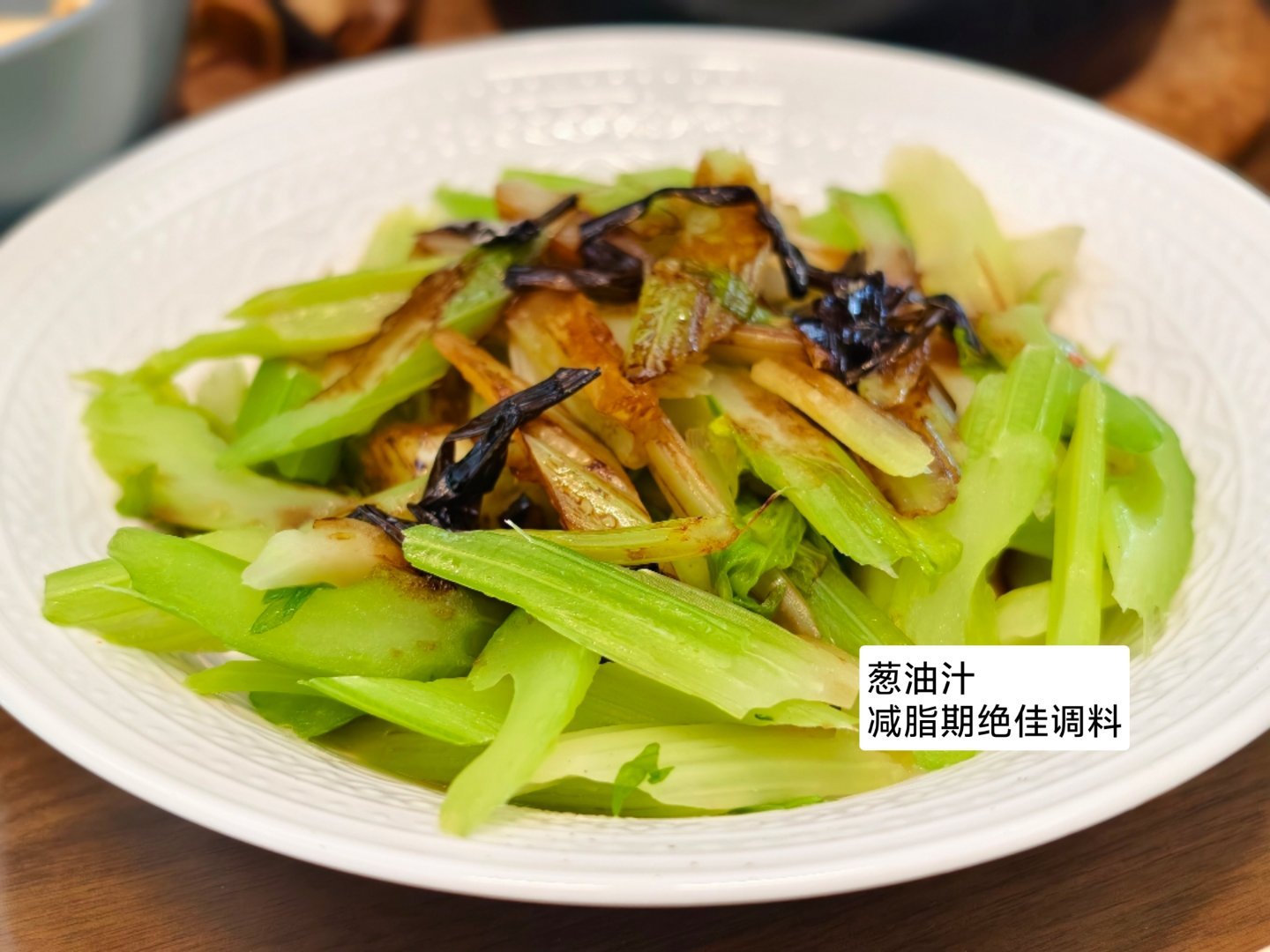两个人，一桌菜。算了算，成本也就二、三十块。自己做饭，实惠又舒服。[可爱]苹尝味