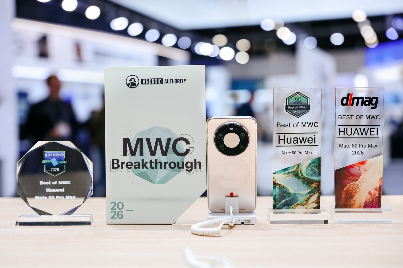 mwc2026 一大看点：华为Mate80 系列亮相，众多老外们和国际媒体围观，