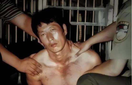 2005年，白宝山情人谢宗芬被提前释放，当狱警把她送到大门口后，她没有选择回家，