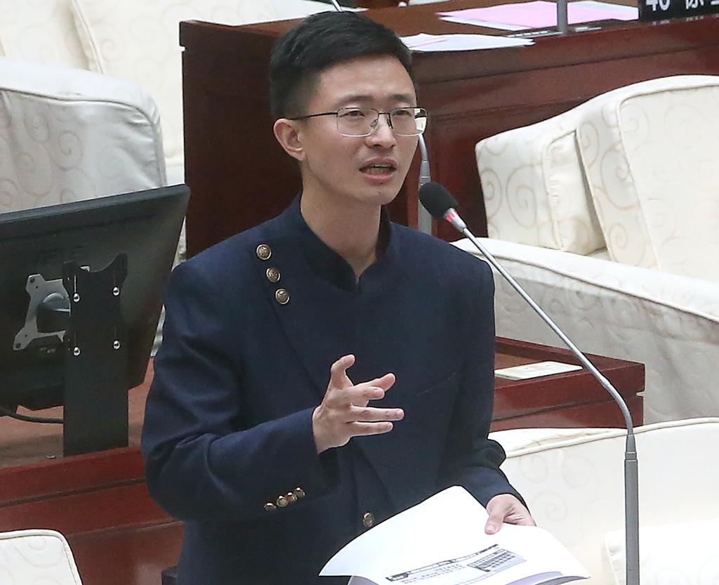 继放宽美国发芽马铃薯进口标准引发民众对食品安全防线可能全面失守的担忧后，新党台北