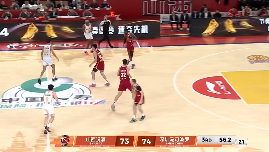 深圳队贺希宁、史密斯都4犯，快没后卫了。。。。。这怎么打第四节山西男篮vs深圳男