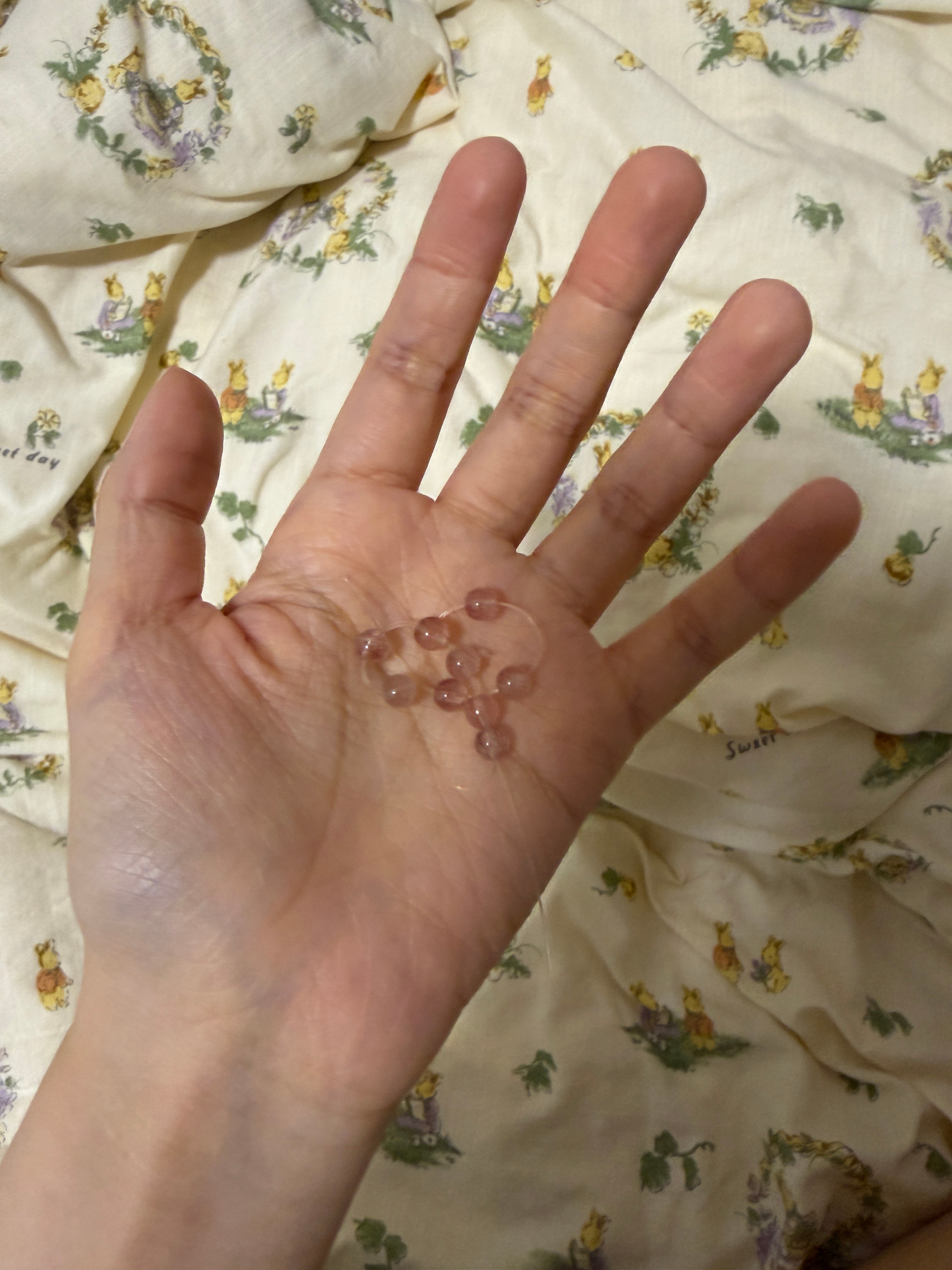 我靠啊啊啊啊！！！陪了我好多年的小手链断了有点心痛(´Д` ) 